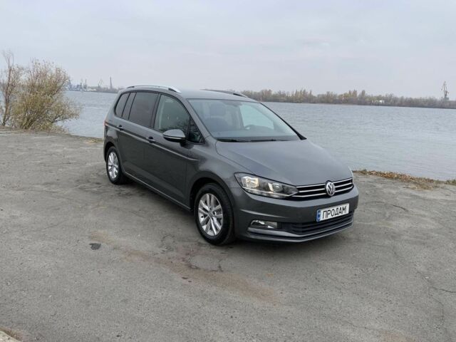 Серый Фольксваген Туран, объемом двигателя 1.6 л и пробегом 245 тыс. км за 16000 $, фото 4 на Automoto.ua