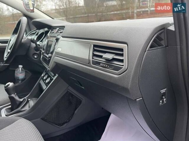 Серый Фольксваген Туран, объемом двигателя 1.97 л и пробегом 280 тыс. км за 14400 $, фото 35 на Automoto.ua