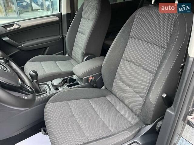 Серый Фольксваген Туран, объемом двигателя 1.97 л и пробегом 280 тыс. км за 14400 $, фото 22 на Automoto.ua