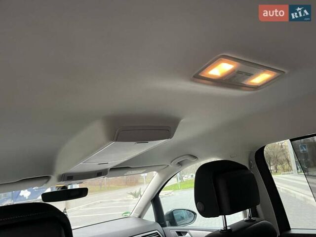 Серый Фольксваген Туран, объемом двигателя 1.97 л и пробегом 280 тыс. км за 14400 $, фото 41 на Automoto.ua