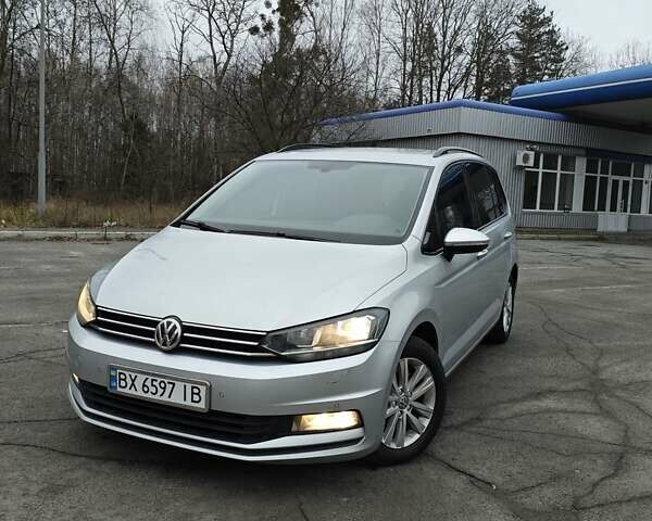 Серый Фольксваген Туран, объемом двигателя 1.6 л и пробегом 302 тыс. км за 13550 $, фото 3 на Automoto.ua