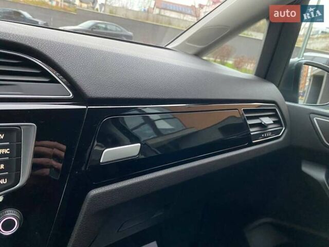 Серый Фольксваген Туран, объемом двигателя 1.97 л и пробегом 198 тыс. км за 20300 $, фото 52 на Automoto.ua