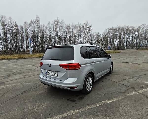 Серый Фольксваген Туран, объемом двигателя 1.6 л и пробегом 302 тыс. км за 13550 $, фото 10 на Automoto.ua