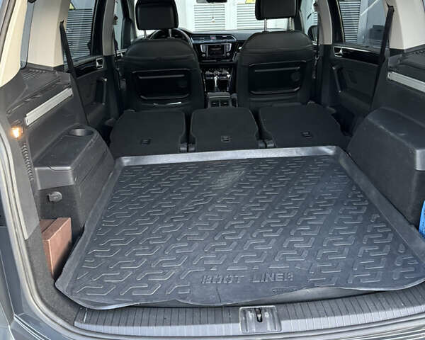 Сірий Фольксваген Туран, об'ємом двигуна 1.97 л та пробігом 268 тис. км за 16500 $, фото 12 на Automoto.ua