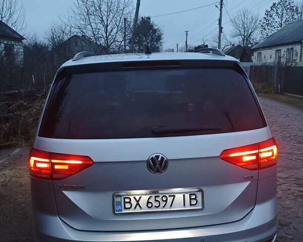 Серый Фольксваген Туран, объемом двигателя 1.6 л и пробегом 302 тыс. км за 13550 $, фото 14 на Automoto.ua