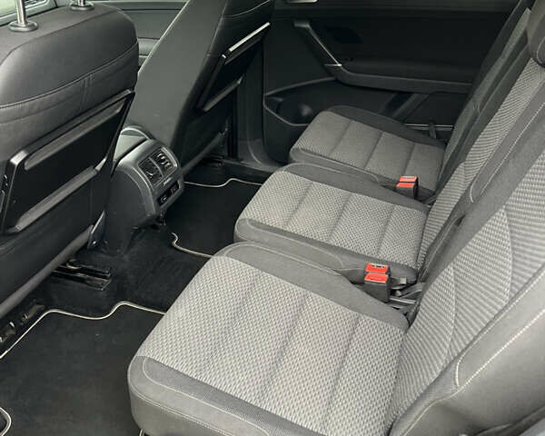 Серый Фольксваген Туран, объемом двигателя 1.6 л и пробегом 275 тыс. км за 14300 $, фото 8 на Automoto.ua