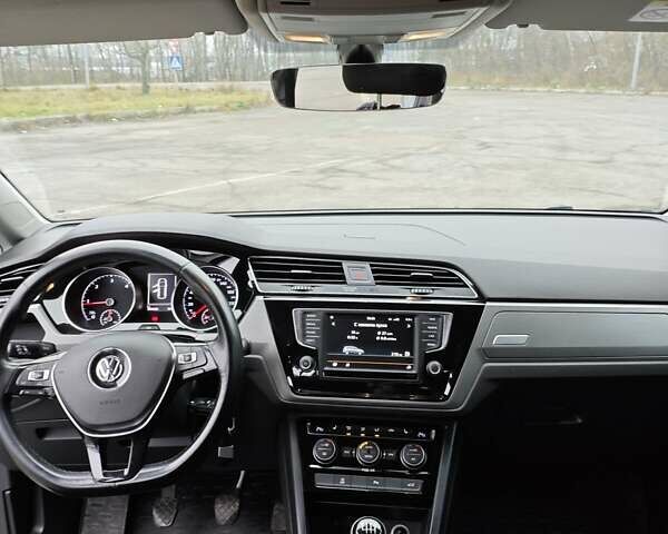 Серый Фольксваген Туран, объемом двигателя 1.6 л и пробегом 302 тыс. км за 13550 $, фото 21 на Automoto.ua