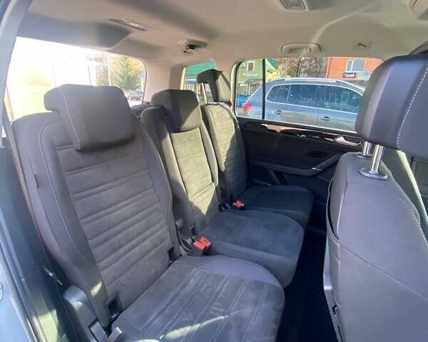 Серый Фольксваген Туран, объемом двигателя 2 л и пробегом 180 тыс. км за 19500 $, фото 4 на Automoto.ua