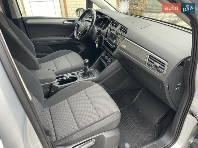 Серый Фольксваген Туран, объемом двигателя 1.6 л и пробегом 218 тыс. км за 14599 $, фото 18 на Automoto.ua