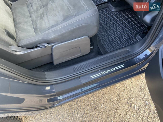 Серый Фольксваген Туран, объемом двигателя 1.6 л и пробегом 210 тыс. км за 16400 $, фото 16 на Automoto.ua