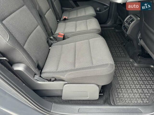 Сірий Фольксваген Туран, об'ємом двигуна 2 л та пробігом 280 тис. км за 15900 $, фото 54 на Automoto.ua