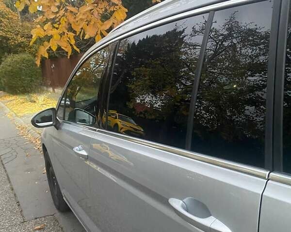 Серый Фольксваген Туран, объемом двигателя 2 л и пробегом 180 тыс. км за 19500 $, фото 7 на Automoto.ua