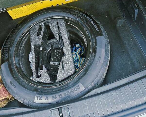 Серый Фольксваген Туран, объемом двигателя 1.97 л и пробегом 220 тыс. км за 18300 $, фото 17 на Automoto.ua