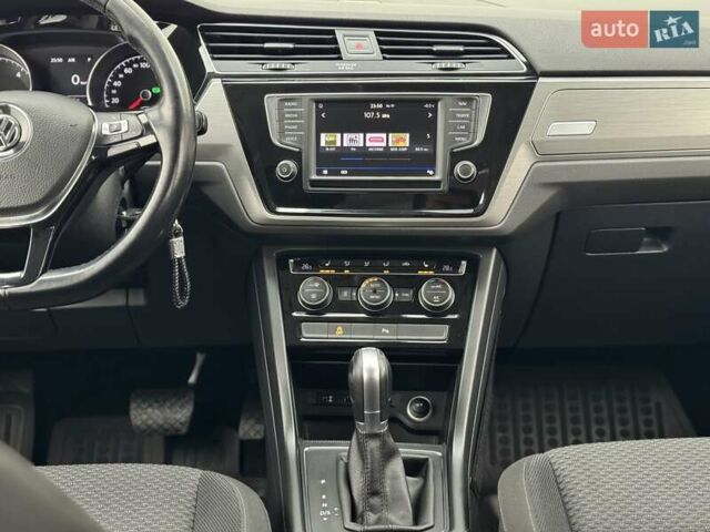 Сірий Фольксваген Туран, об'ємом двигуна 2 л та пробігом 280 тис. км за 15900 $, фото 58 на Automoto.ua