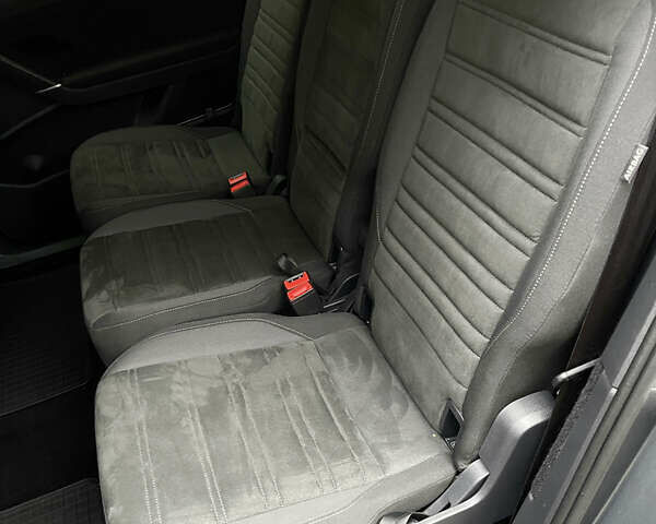 Серый Фольксваген Туран, объемом двигателя 1.6 л и пробегом 250 тыс. км за 16750 $, фото 15 на Automoto.ua