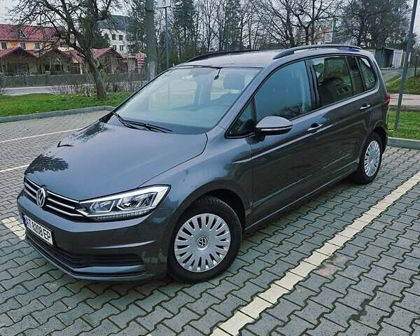 Серый Фольксваген Туран, объемом двигателя 1.97 л и пробегом 220 тыс. км за 18300 $, фото 1 на Automoto.ua