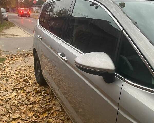 Серый Фольксваген Туран, объемом двигателя 2 л и пробегом 180 тыс. км за 19500 $, фото 3 на Automoto.ua