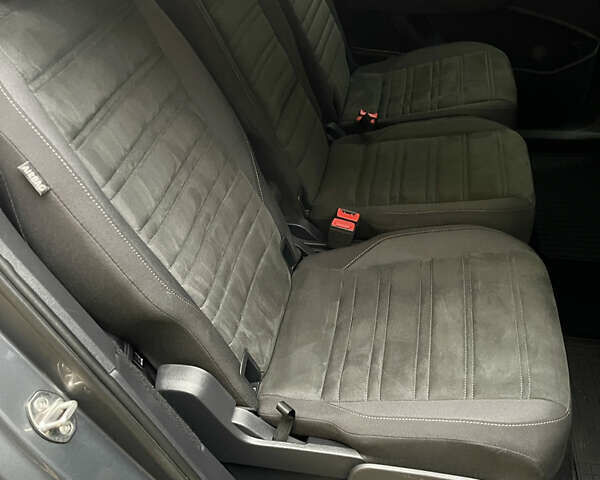 Серый Фольксваген Туран, объемом двигателя 1.6 л и пробегом 250 тыс. км за 16750 $, фото 16 на Automoto.ua