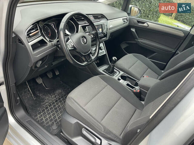 Серый Фольксваген Туран, объемом двигателя 1.6 л и пробегом 218 тыс. км за 14599 $, фото 13 на Automoto.ua