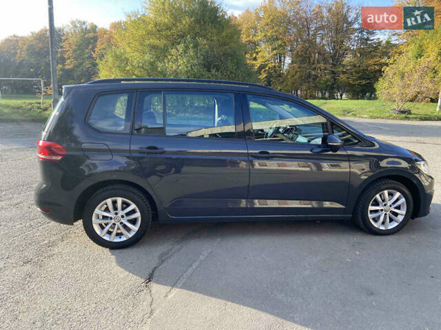 Серый Фольксваген Туран, объемом двигателя 1.6 л и пробегом 210 тыс. км за 16400 $, фото 1 на Automoto.ua