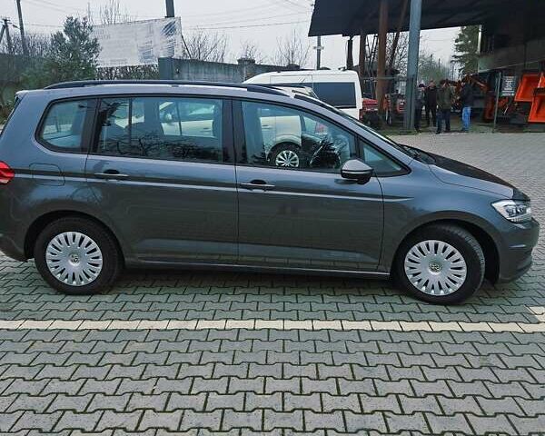 Серый Фольксваген Туран, объемом двигателя 1.97 л и пробегом 220 тыс. км за 18300 $, фото 2 на Automoto.ua