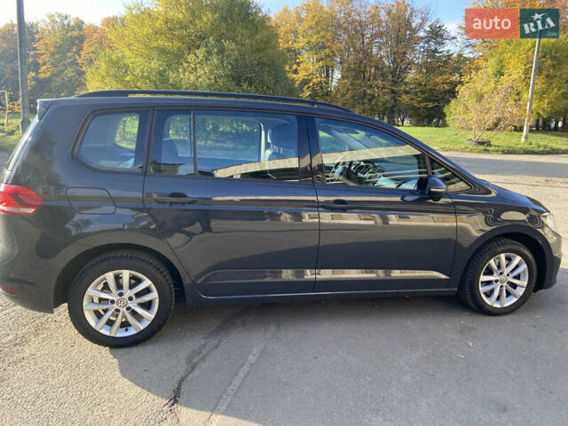 Серый Фольксваген Туран, объемом двигателя 1.6 л и пробегом 210 тыс. км за 16400 $, фото 4 на Automoto.ua