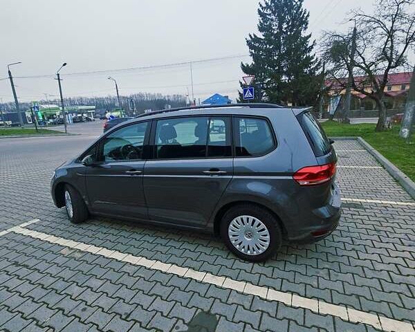 Серый Фольксваген Туран, объемом двигателя 1.97 л и пробегом 220 тыс. км за 18300 $, фото 3 на Automoto.ua