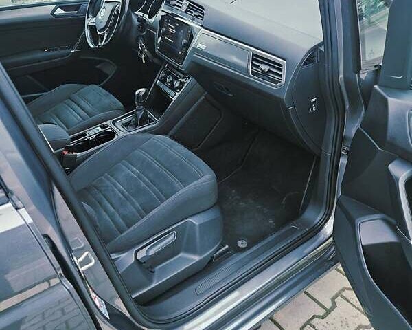 Серый Фольксваген Туран, объемом двигателя 1.97 л и пробегом 220 тыс. км за 18300 $, фото 13 на Automoto.ua