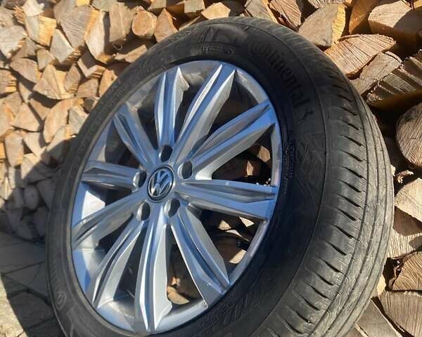 Серый Фольксваген Туран, объемом двигателя 2 л и пробегом 180 тыс. км за 19500 $, фото 6 на Automoto.ua