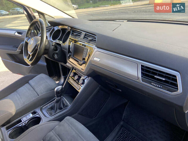 Серый Фольксваген Туран, объемом двигателя 1.6 л и пробегом 210 тыс. км за 16400 $, фото 18 на Automoto.ua