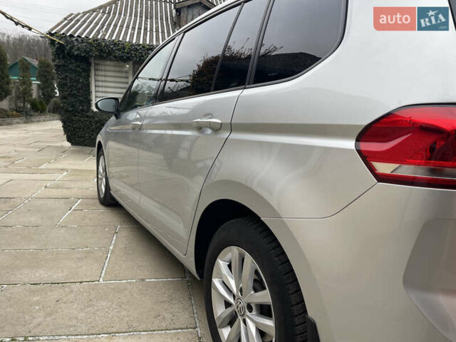 Серый Фольксваген Туран, объемом двигателя 1.6 л и пробегом 218 тыс. км за 14599 $, фото 8 на Automoto.ua