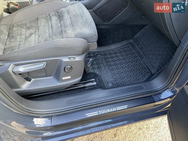 Серый Фольксваген Туран, объемом двигателя 1.6 л и пробегом 210 тыс. км за 16400 $, фото 20 на Automoto.ua