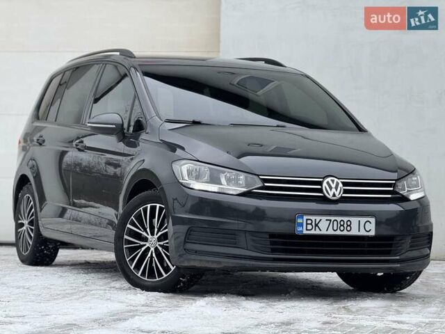 Сірий Фольксваген Туран, об'ємом двигуна 2 л та пробігом 280 тис. км за 15900 $, фото 1 на Automoto.ua