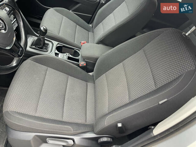 Серый Фольксваген Туран, объемом двигателя 1.6 л и пробегом 218 тыс. км за 14599 $, фото 22 на Automoto.ua