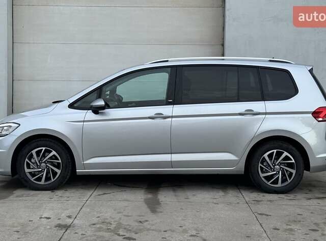 Серый Фольксваген Туран, объемом двигателя 2 л и пробегом 240 тыс. км за 17300 $, фото 3 на Automoto.ua