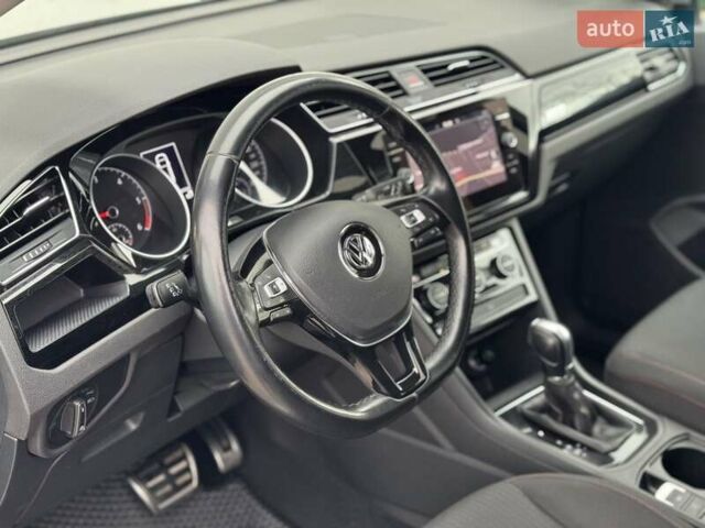 Серый Фольксваген Туран, объемом двигателя 2 л и пробегом 240 тыс. км за 17300 $, фото 26 на Automoto.ua