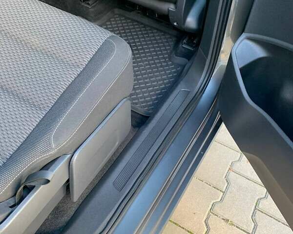 Сірий Фольксваген Туран, об'ємом двигуна 1.97 л та пробігом 246 тис. км за 20000 $, фото 36 на Automoto.ua