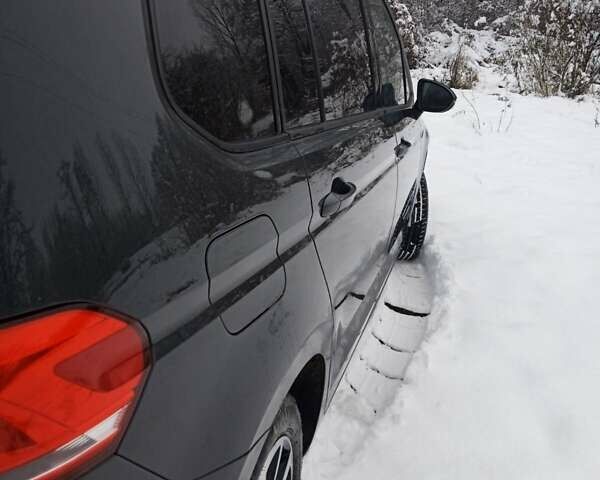 Серый Фольксваген Туран, объемом двигателя 1.97 л и пробегом 276 тыс. км за 17900 $, фото 6 на Automoto.ua