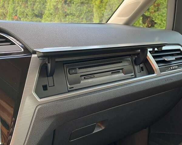 Сірий Фольксваген Туран, об'ємом двигуна 1.97 л та пробігом 246 тис. км за 20000 $, фото 21 на Automoto.ua