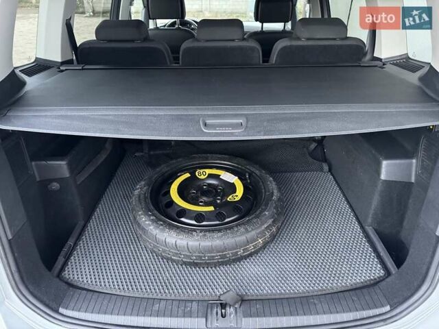 Серый Фольксваген Туран, объемом двигателя 2 л и пробегом 240 тыс. км за 17300 $, фото 70 на Automoto.ua