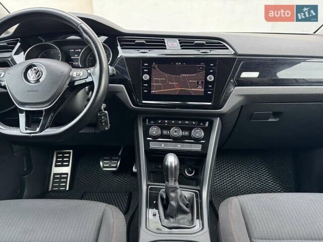 Серый Фольксваген Туран, объемом двигателя 2 л и пробегом 240 тыс. км за 17300 $, фото 34 на Automoto.ua