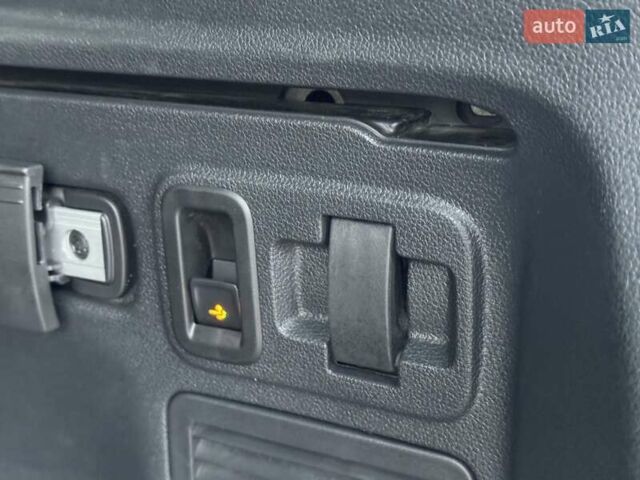 Серый Фольксваген Туран, объемом двигателя 2 л и пробегом 240 тыс. км за 17300 $, фото 69 на Automoto.ua