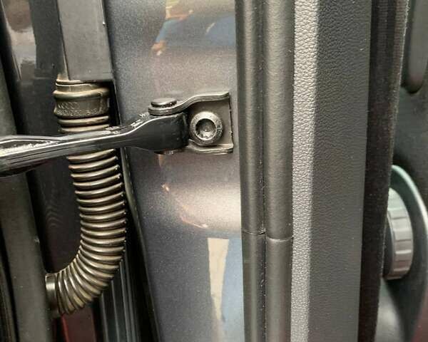 Сірий Фольксваген Туран, об'ємом двигуна 1.97 л та пробігом 246 тис. км за 20000 $, фото 59 на Automoto.ua