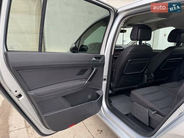 Серый Фольксваген Туран, объемом двигателя 2 л и пробегом 240 тыс. км за 17300 $, фото 51 на Automoto.ua