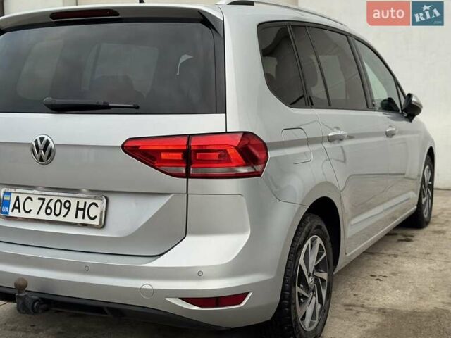 Серый Фольксваген Туран, объемом двигателя 2 л и пробегом 240 тыс. км за 17300 $, фото 20 на Automoto.ua
