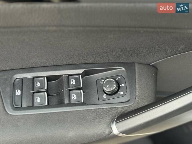 Серый Фольксваген Туран, объемом двигателя 2 л и пробегом 240 тыс. км за 17300 $, фото 59 на Automoto.ua