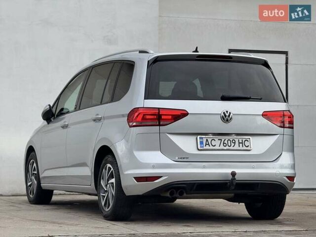Серый Фольксваген Туран, объемом двигателя 2 л и пробегом 240 тыс. км за 17300 $, фото 22 на Automoto.ua