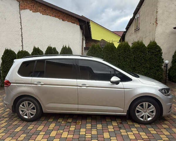 Серый Фольксваген Туран, объемом двигателя 1.6 л и пробегом 174 тыс. км за 14800 $, фото 1 на Automoto.ua