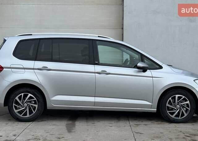 Серый Фольксваген Туран, объемом двигателя 2 л и пробегом 240 тыс. км за 17300 $, фото 4 на Automoto.ua