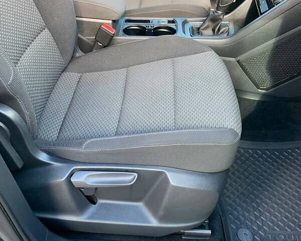 Сірий Фольксваген Туран, об'ємом двигуна 1.97 л та пробігом 246 тис. км за 20000 $, фото 43 на Automoto.ua